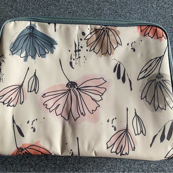 Brand new, never used 31 Travel case - Picture 6 of 6